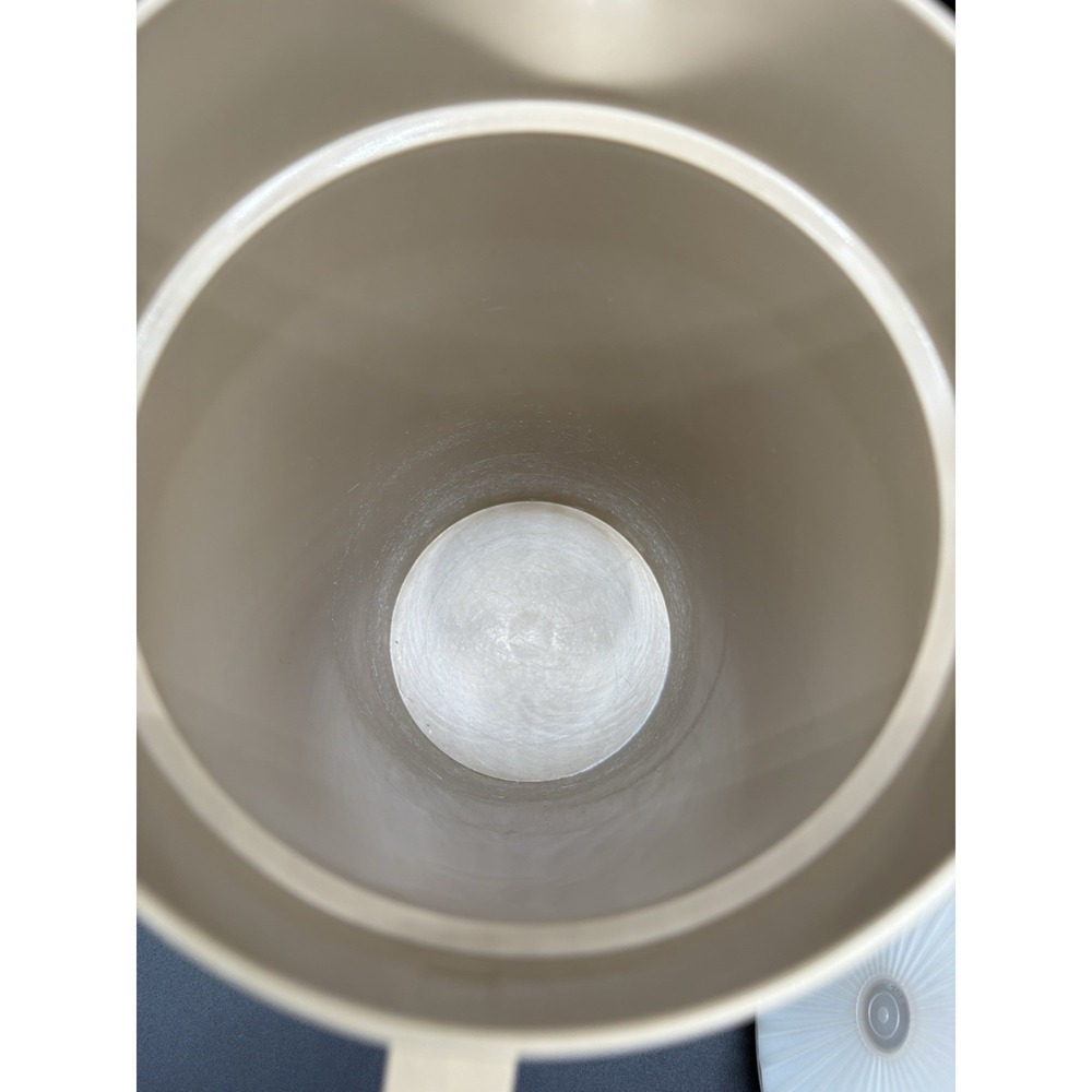 Tupperware 2 Quart Pitcher Tan w/ Push Button Seal 800-8 Vintage - Picture 6 of 10